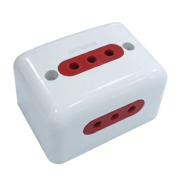 Tomacorriente de pared Conatel 3X3L 10A 2P+T Exterior